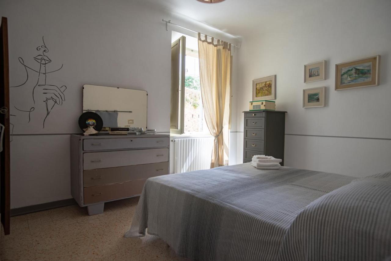 Casa Vacanze Nel Centro Storico Di Fermo Happy Song Exterior photo
