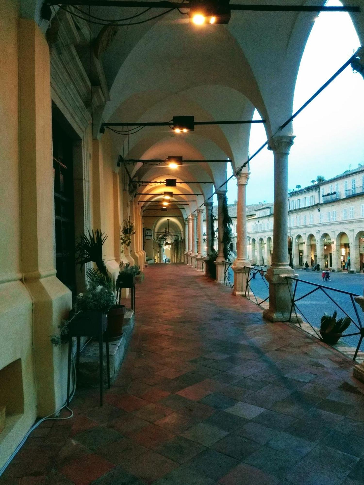 Casa Vacanze Nel Centro Storico Di Fermo Happy Song Exterior photo