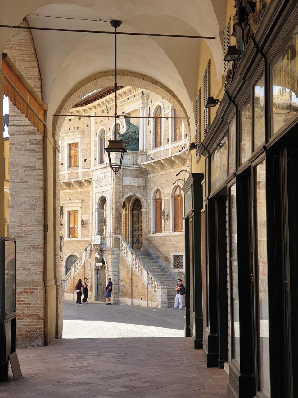Casa Vacanze Nel Centro Storico Di Fermo Happy Song Exterior photo